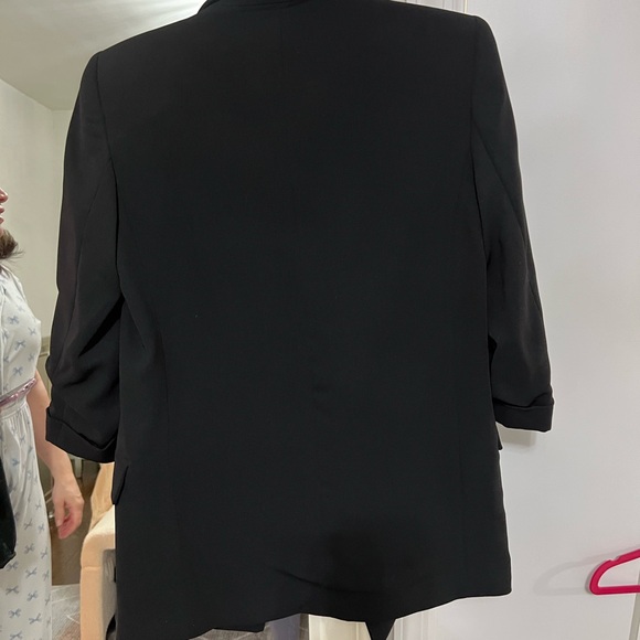 Zara Elegant Black Blazer with Buttoned Sleeves - Picture 3 of 3